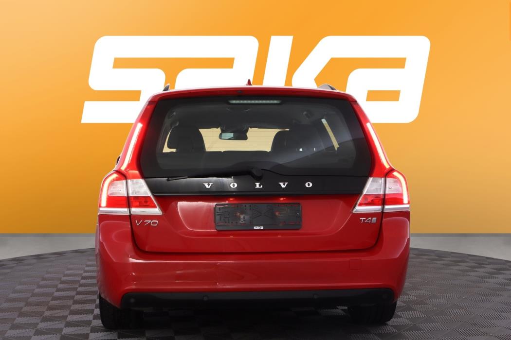 VOLVO V70 2016