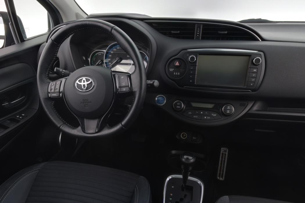 TOYOTA Yaris 2016
