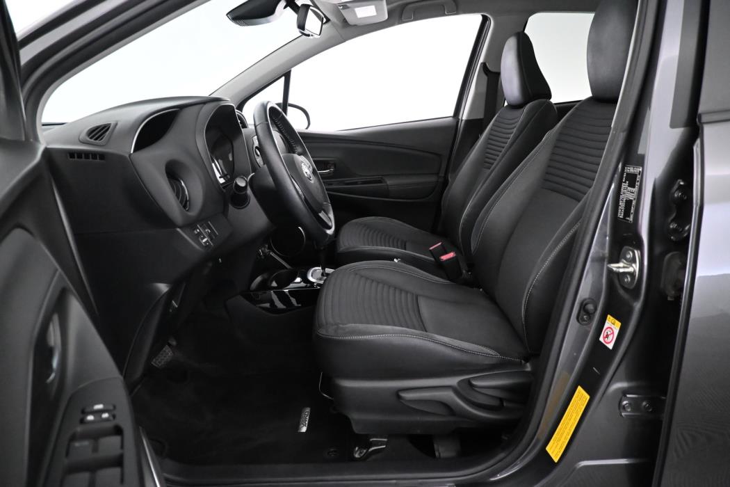 TOYOTA Yaris 2016