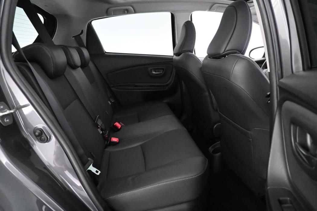 TOYOTA Yaris 2016