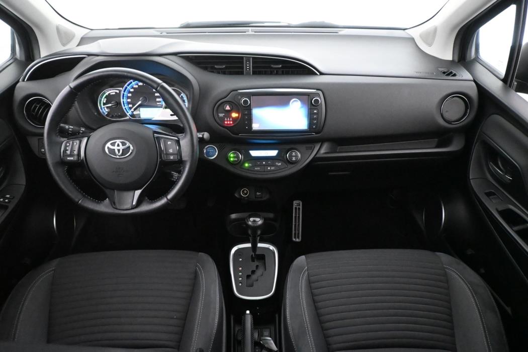TOYOTA Yaris 2016