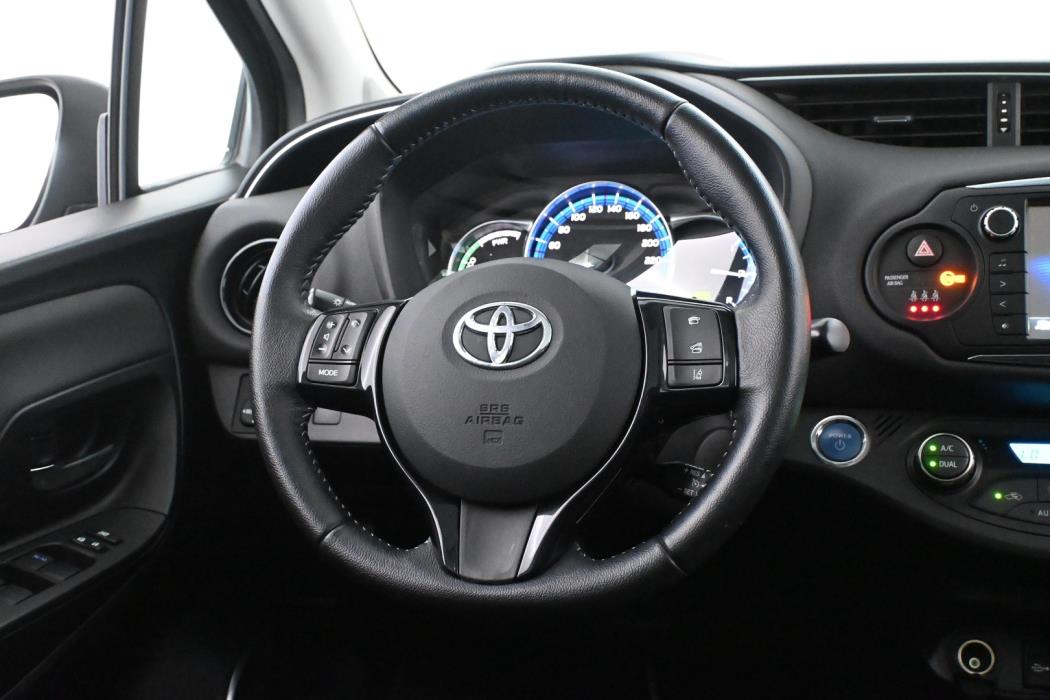 TOYOTA Yaris 2016