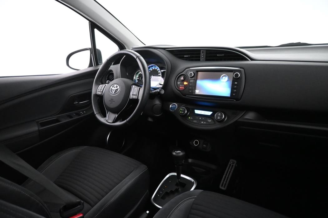 TOYOTA Yaris 2016