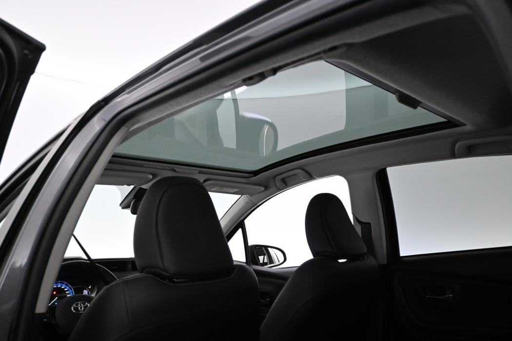 TOYOTA Yaris 2016