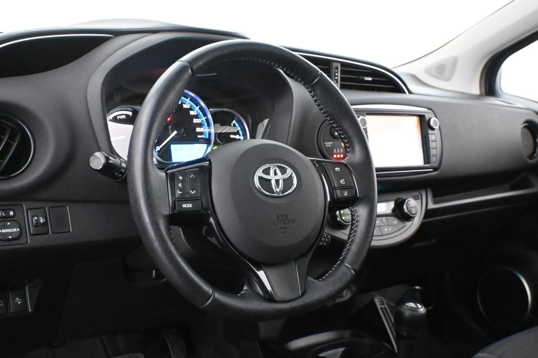 TOYOTA Yaris 2016