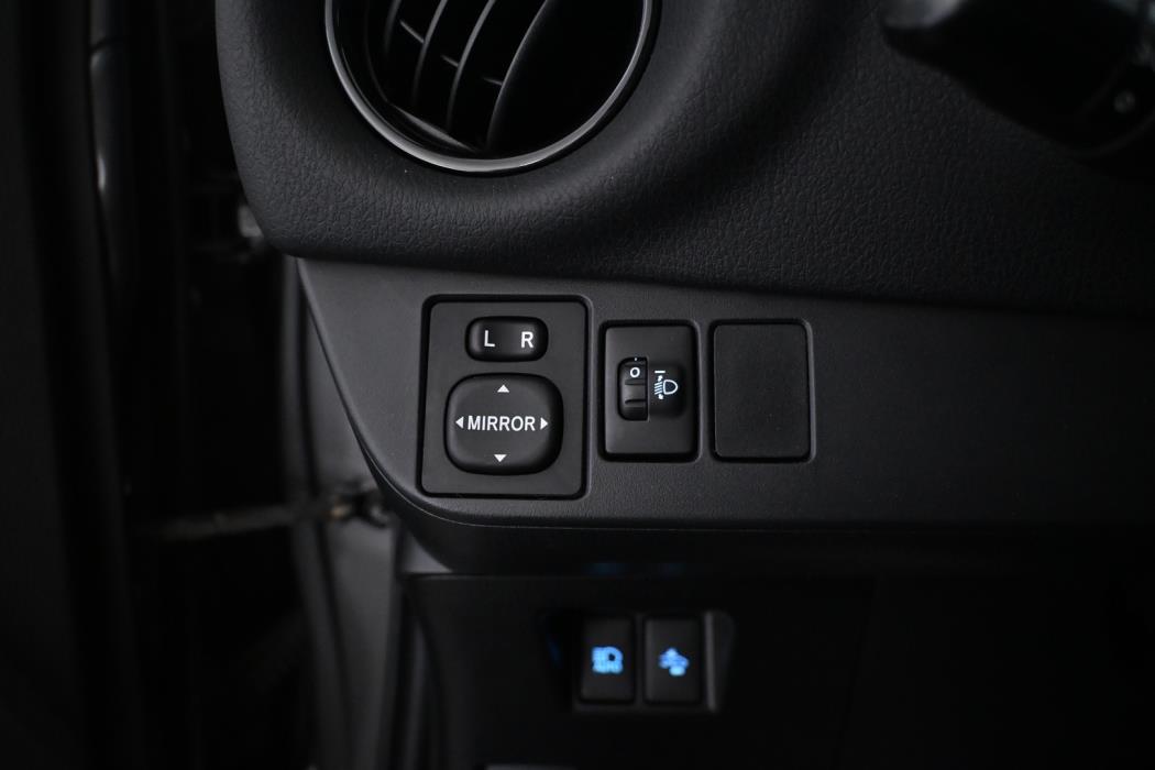 TOYOTA Yaris 2016