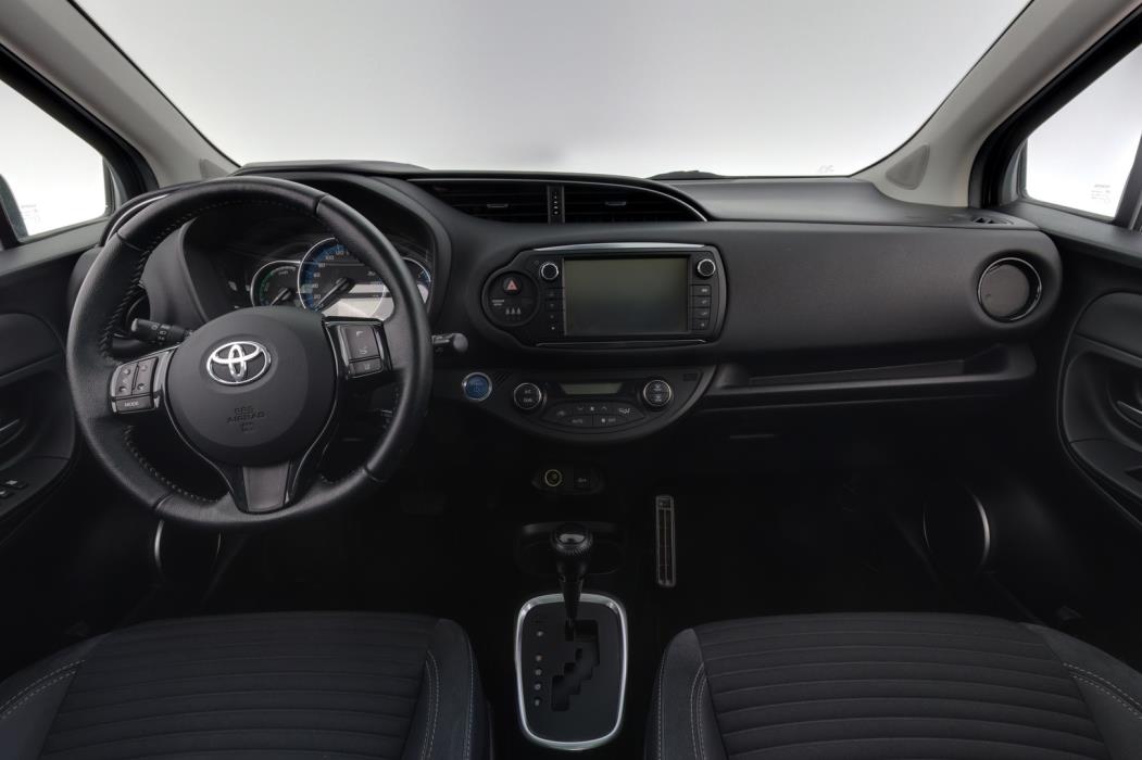 TOYOTA Yaris 2016