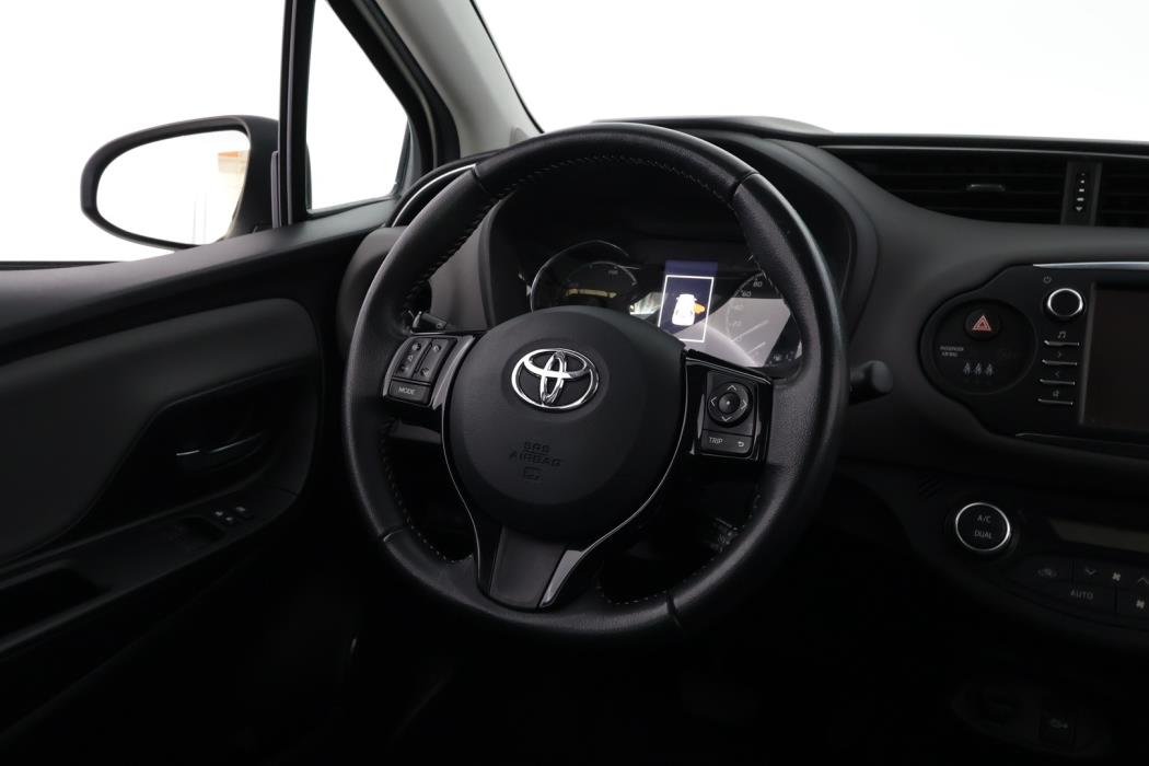 TOYOTA Yaris 2018