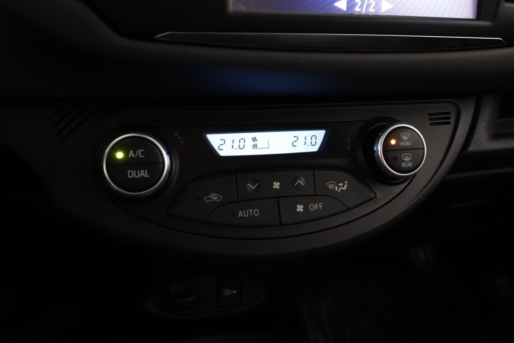 TOYOTA Yaris 2018