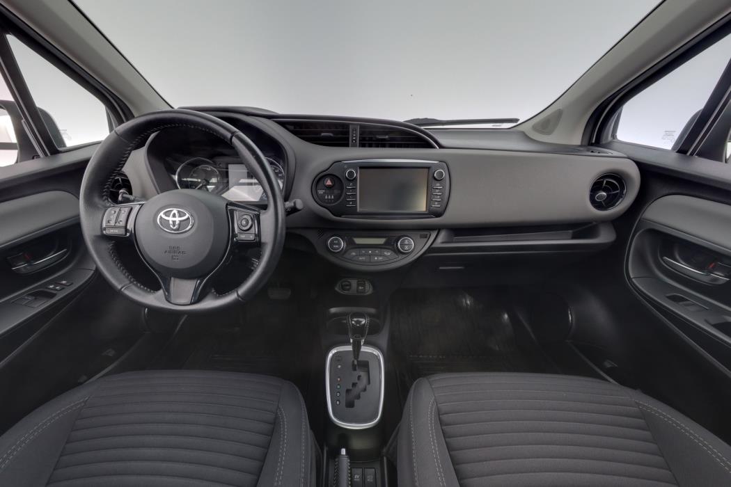 TOYOTA Yaris 2018