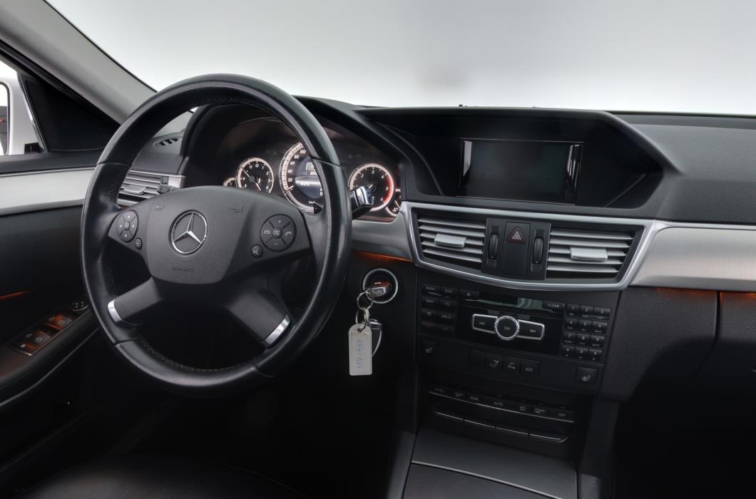 MERCEDES-BENZ E 2012