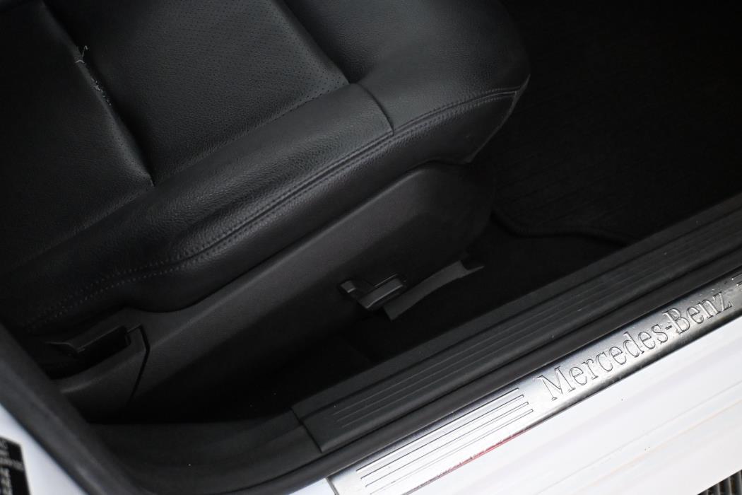 MERCEDES-BENZ E 2012