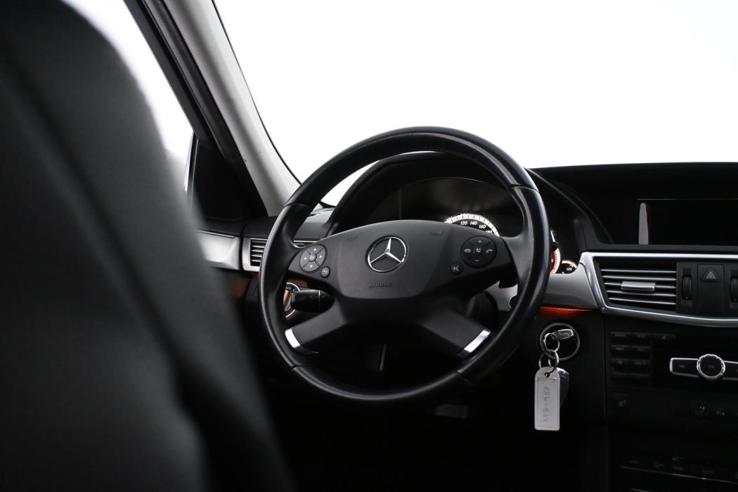MERCEDES-BENZ E 2012