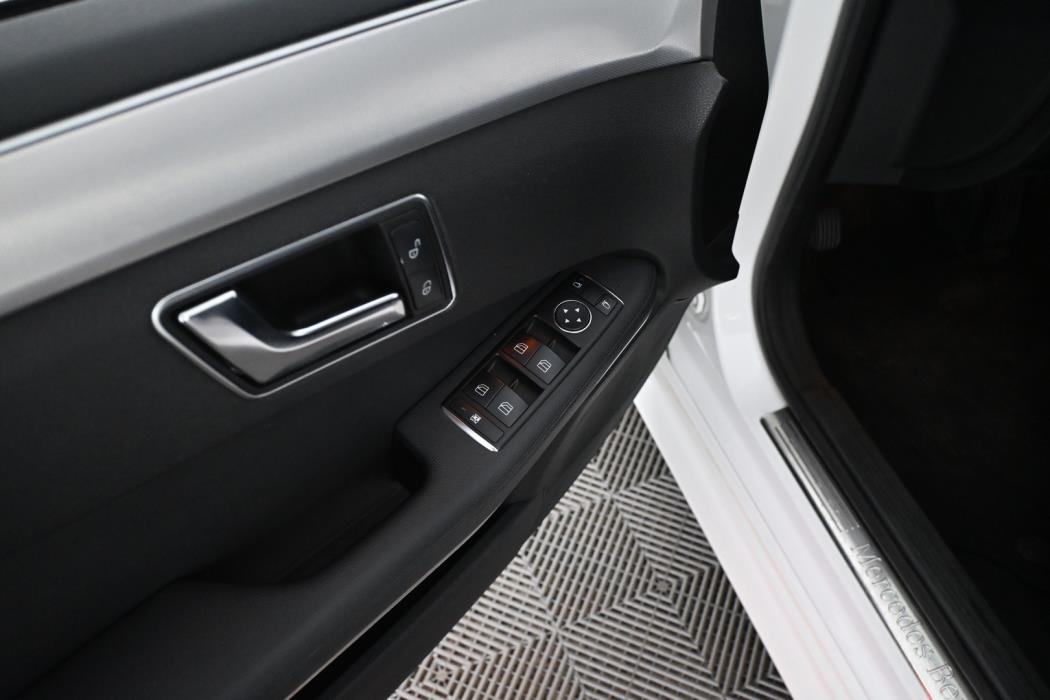 MERCEDES-BENZ E 2012