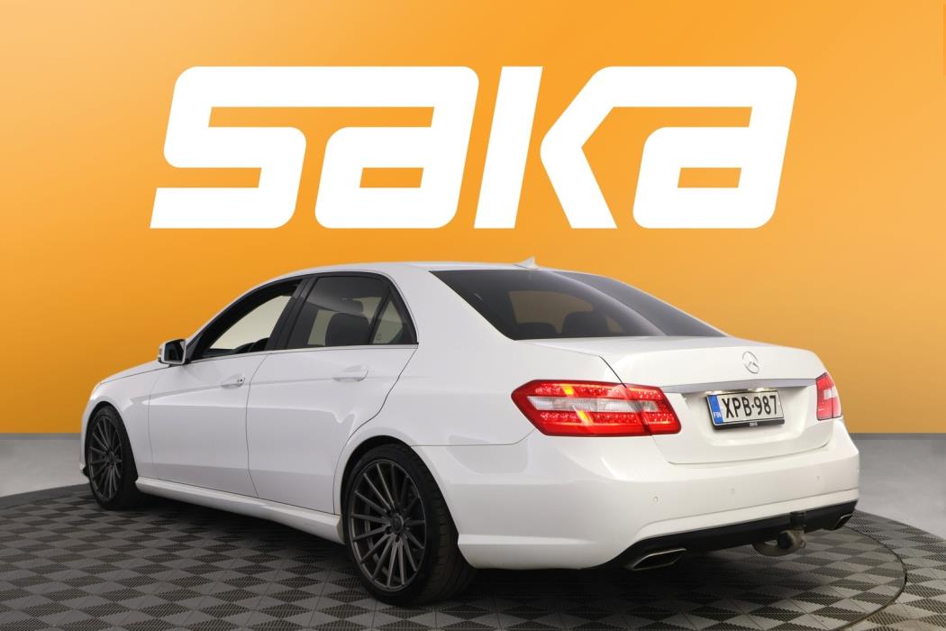 MERCEDES-BENZ E 2012