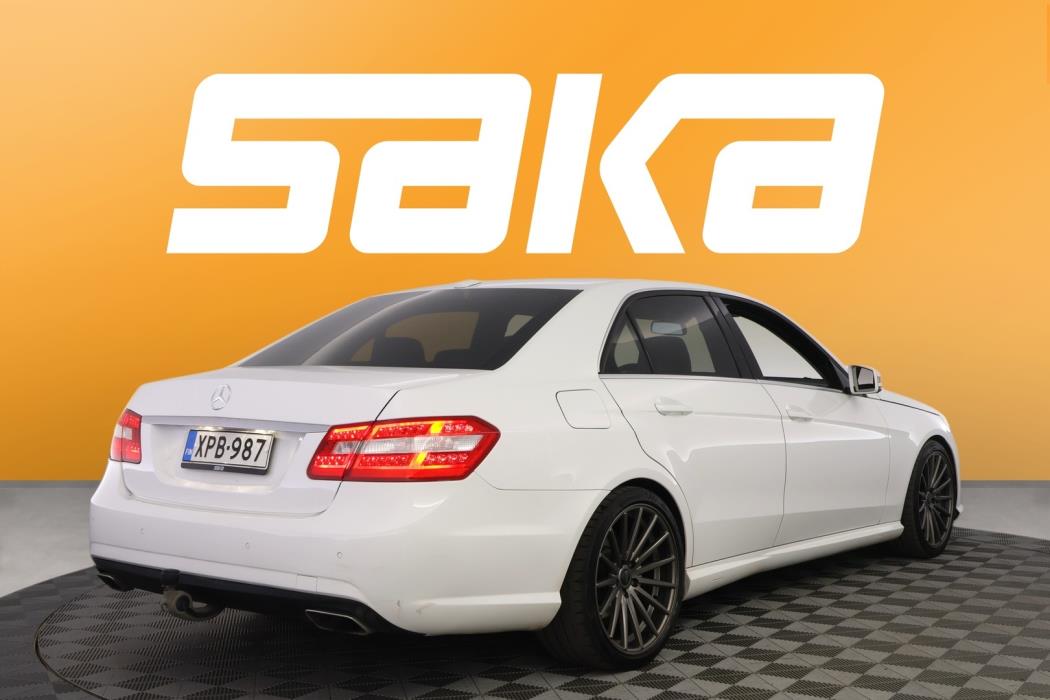 MERCEDES-BENZ E 2012