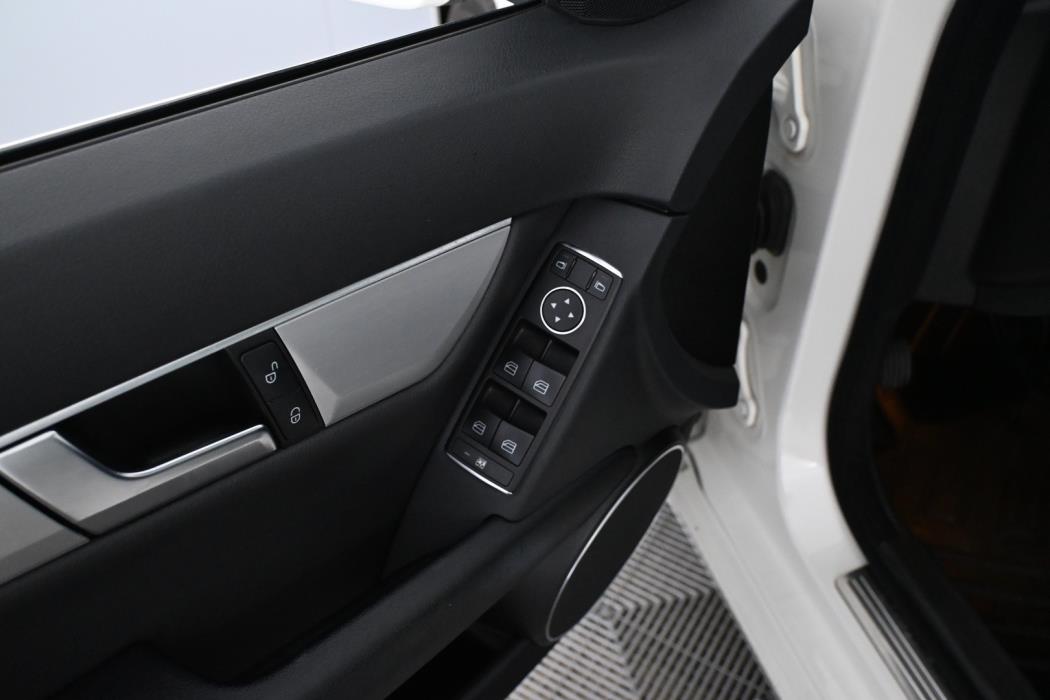 MERCEDES-BENZ C 2012