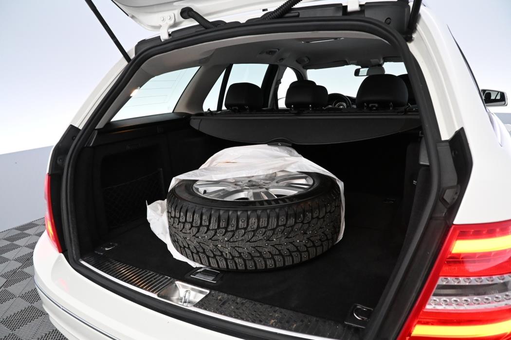 MERCEDES-BENZ C 2012