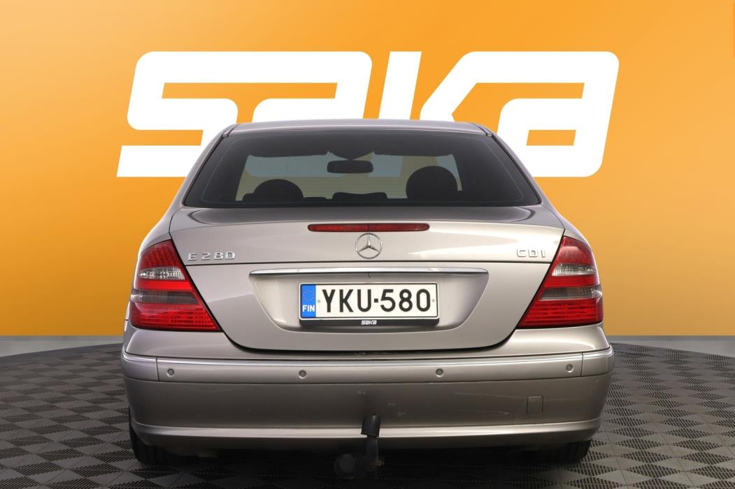 MERCEDES-BENZ E 2006