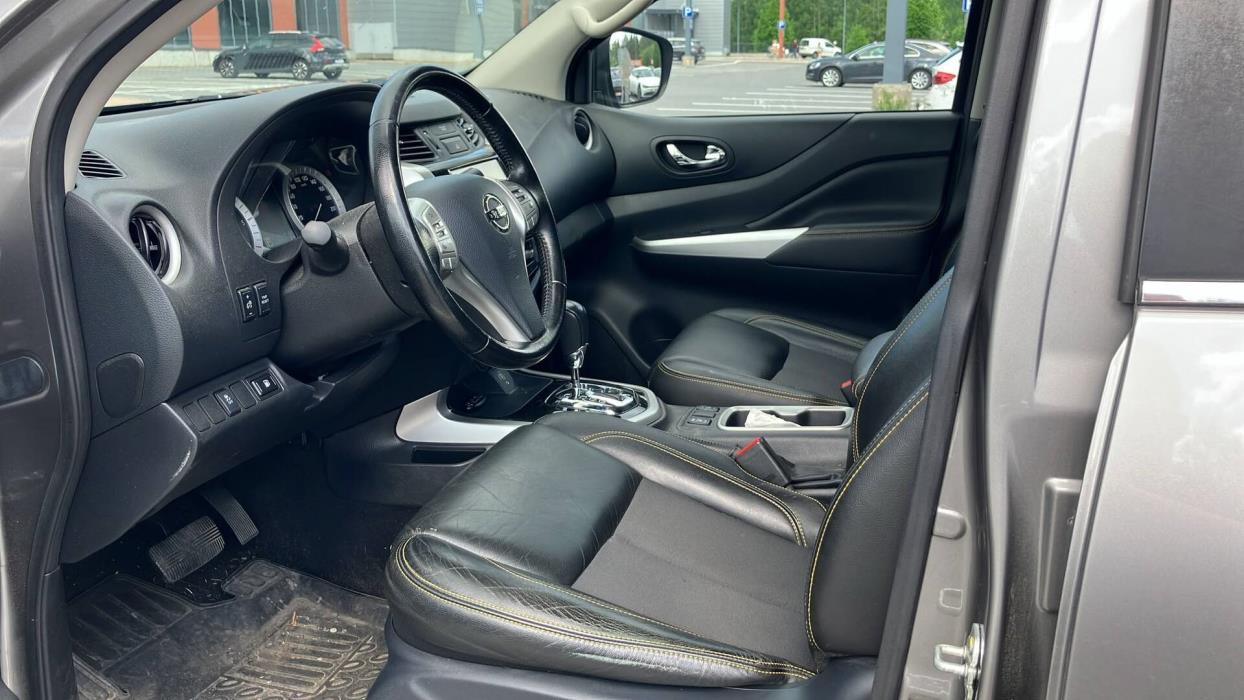 NISSAN Navara 2020