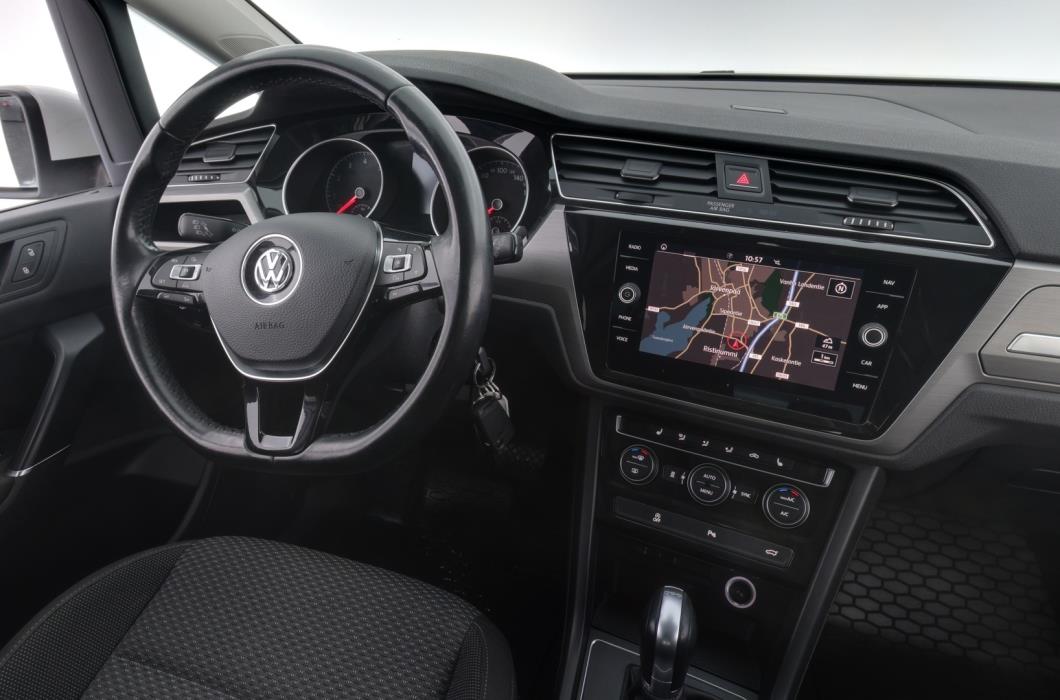 VOLKSWAGEN Touran 2018