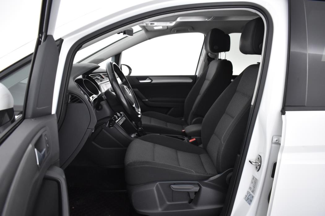 VOLKSWAGEN Touran 2018