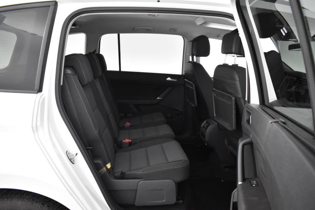 VOLKSWAGEN Touran 2018