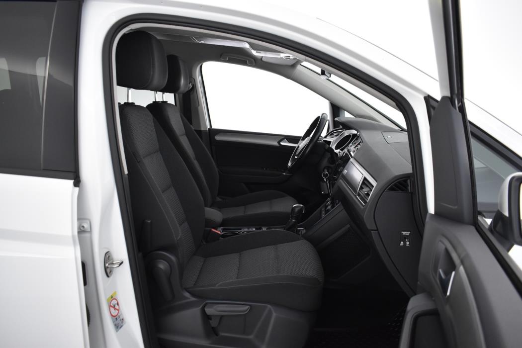 VOLKSWAGEN Touran 2018