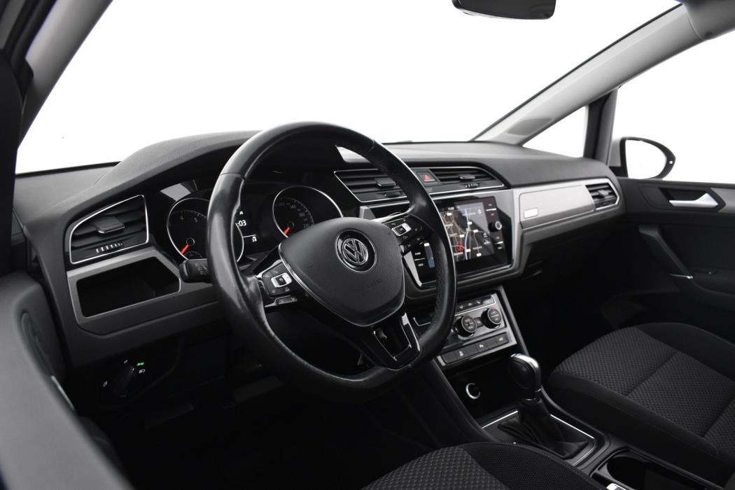 VOLKSWAGEN Touran 2018