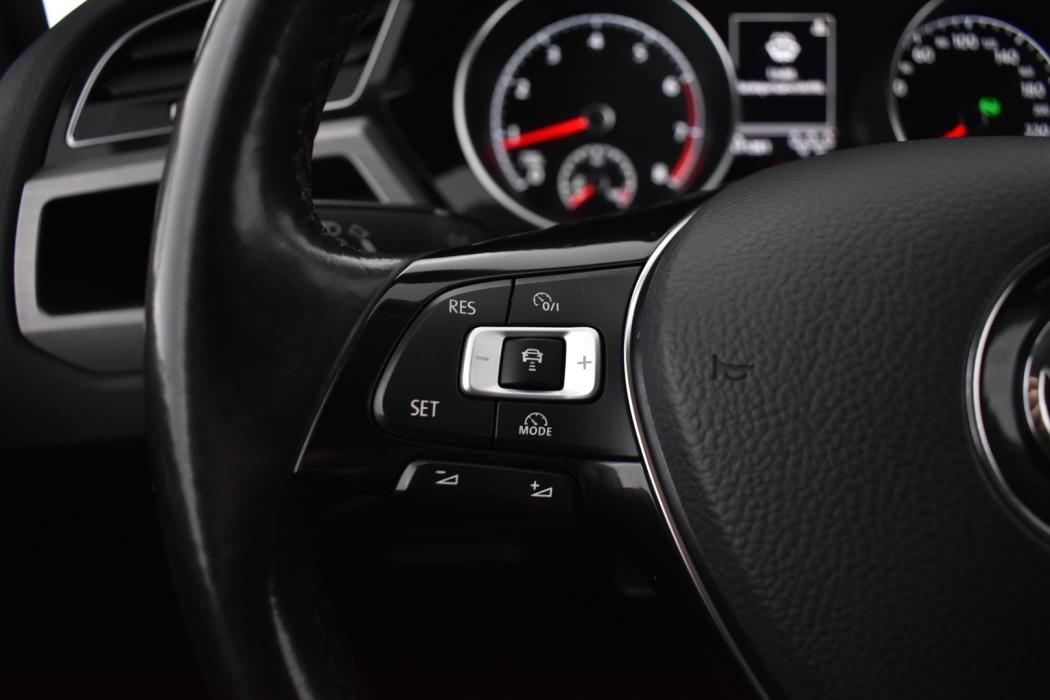 VOLKSWAGEN Touran 2018