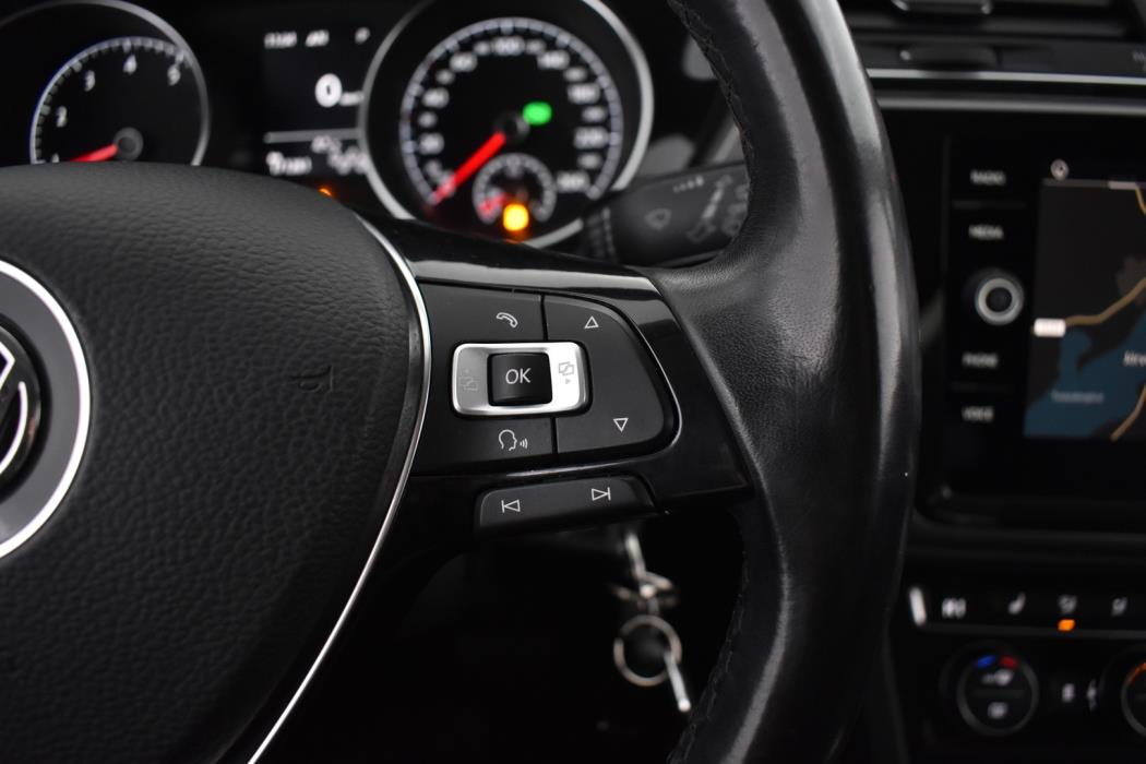 VOLKSWAGEN Touran 2018