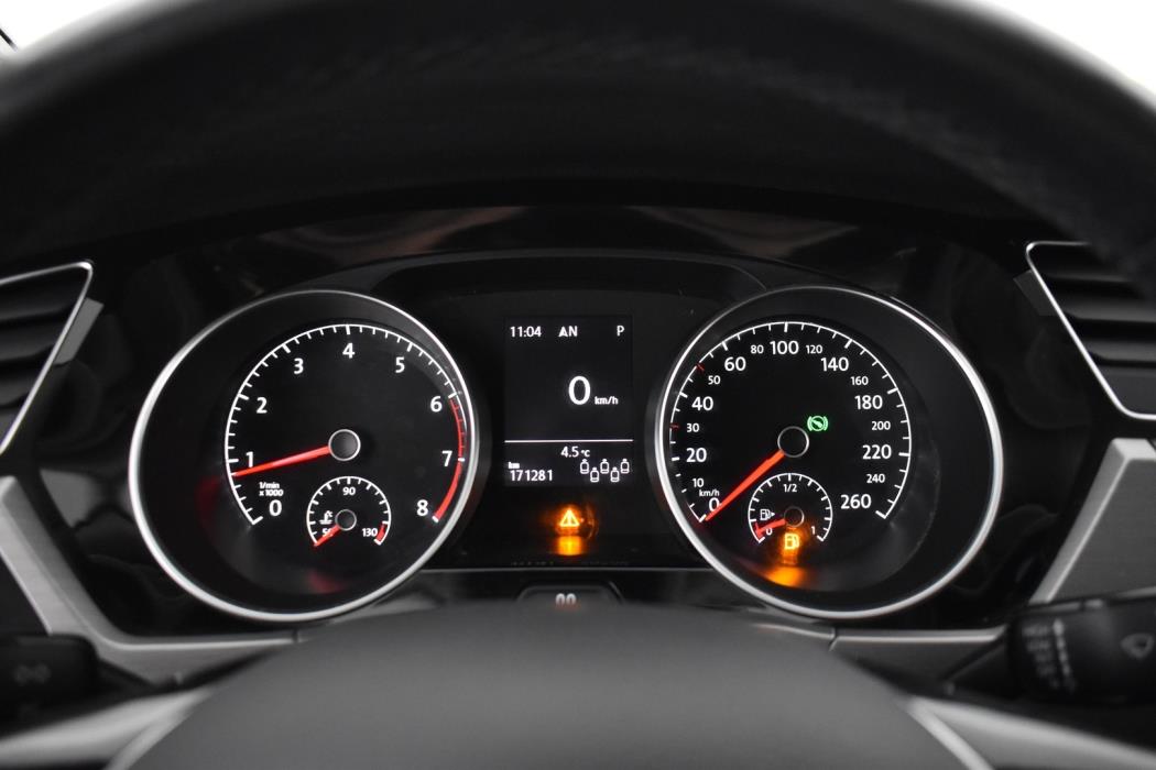 VOLKSWAGEN Touran 2018