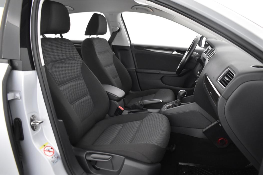 VOLKSWAGEN Jetta 2018