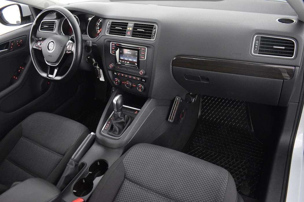 VOLKSWAGEN Jetta 2018