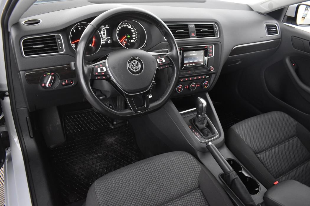 VOLKSWAGEN Jetta 2018