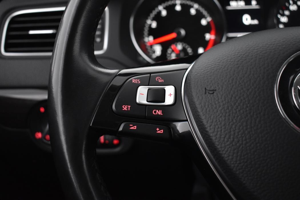 VOLKSWAGEN Jetta 2018