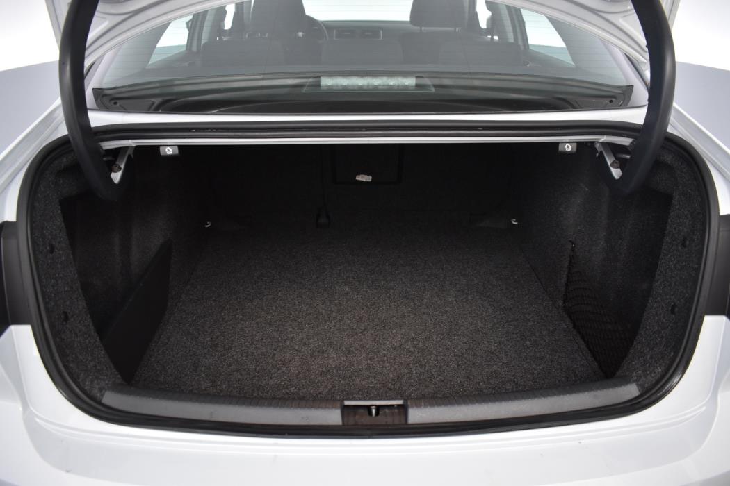 VOLKSWAGEN Jetta 2018