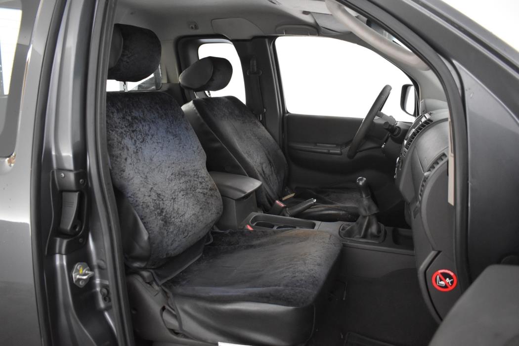 NISSAN Navara 2011
