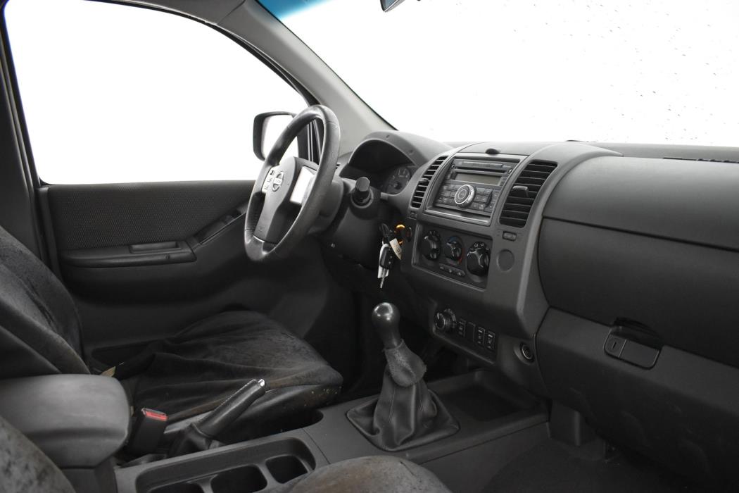 NISSAN Navara 2011