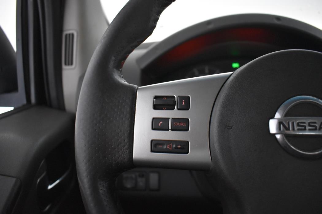 NISSAN Navara 2011