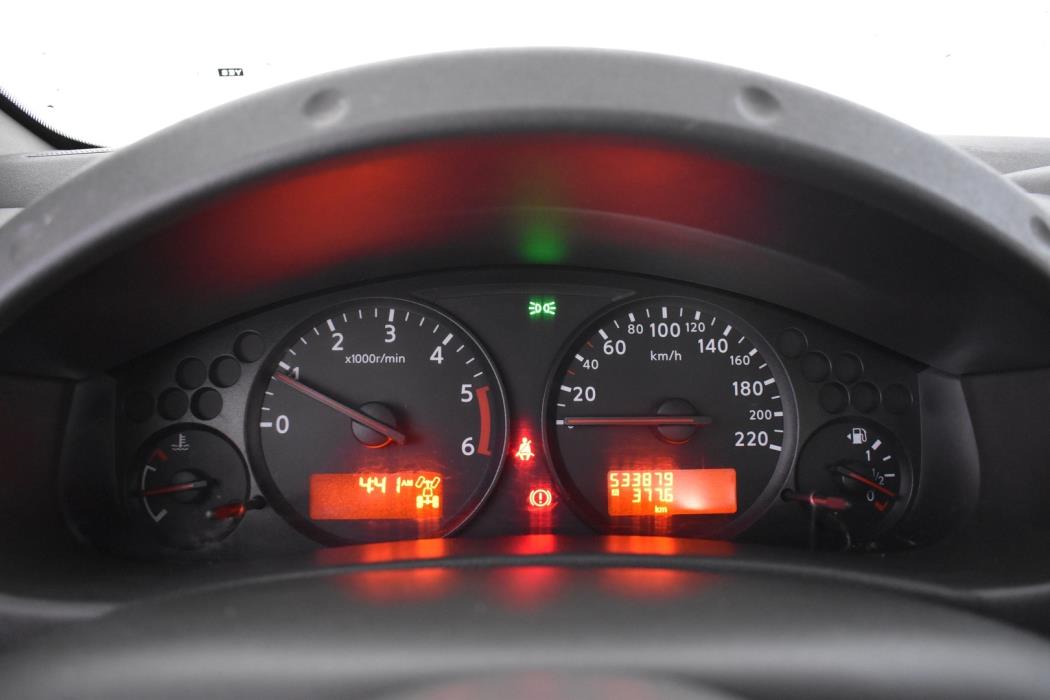 NISSAN Navara 2011