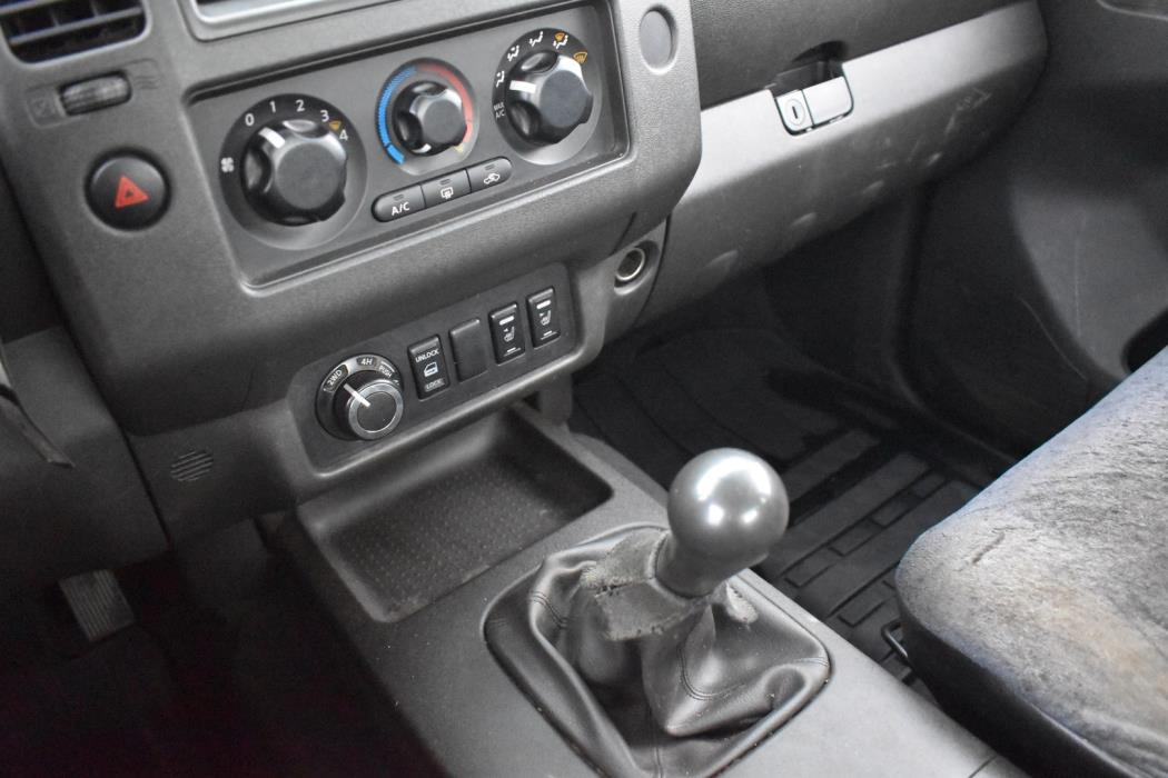 NISSAN Navara 2011