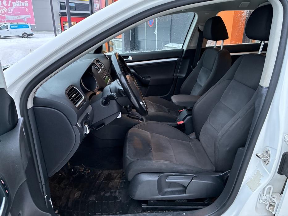 VOLKSWAGEN Golf 2012