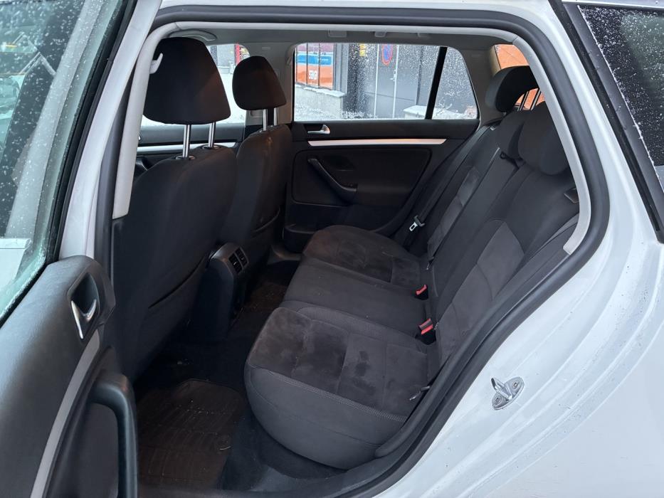 VOLKSWAGEN Golf 2012