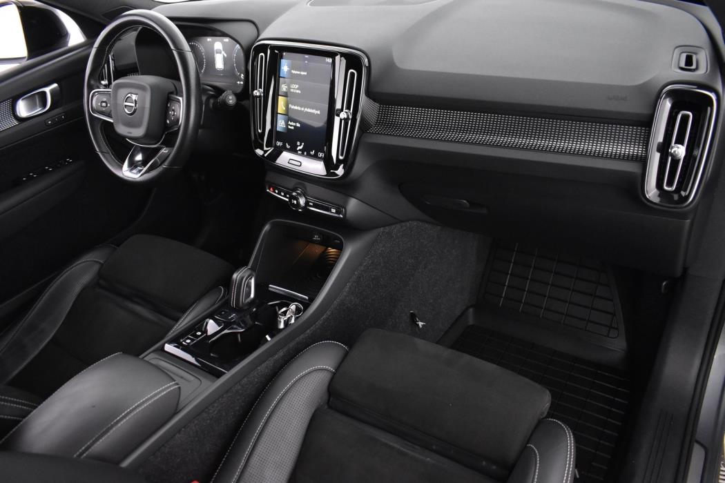 VOLVO XC40 2019