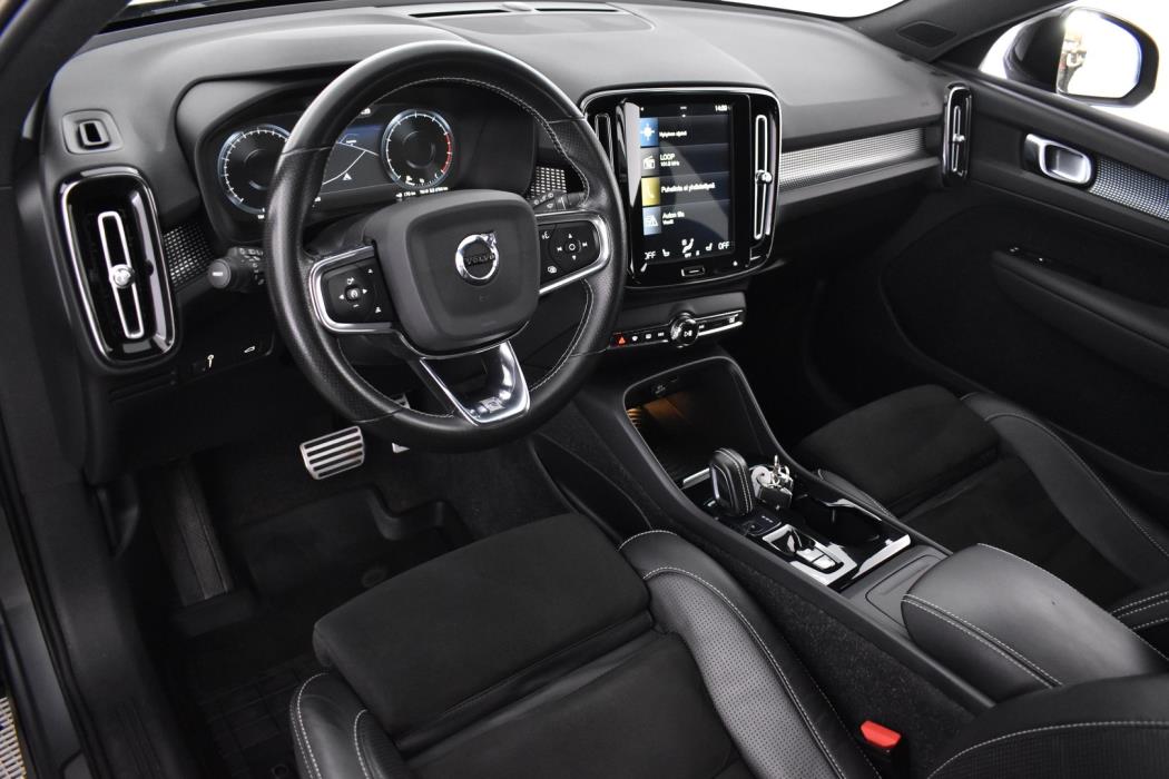 VOLVO XC40 2019