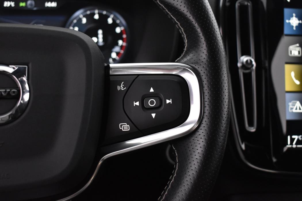VOLVO XC40 2019