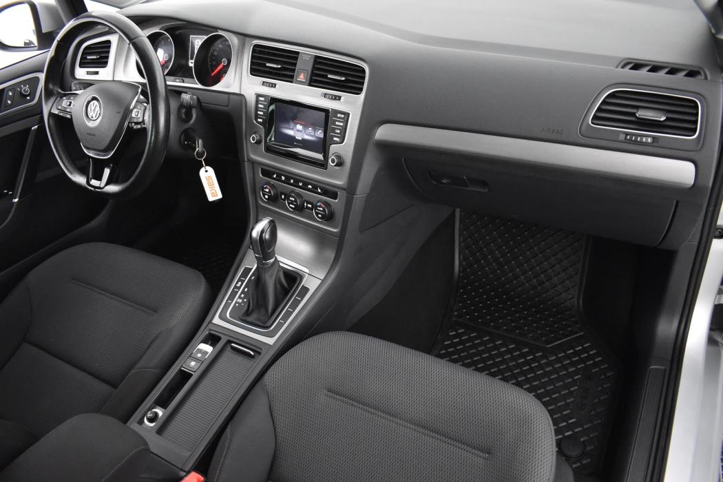 VOLKSWAGEN Golf 2015