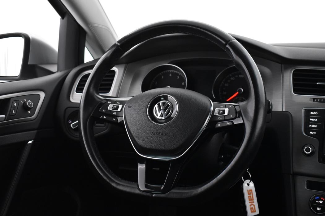 VOLKSWAGEN Golf 2015