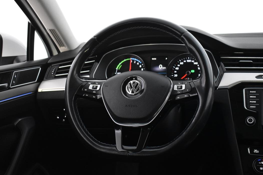 VOLKSWAGEN Passat 2017